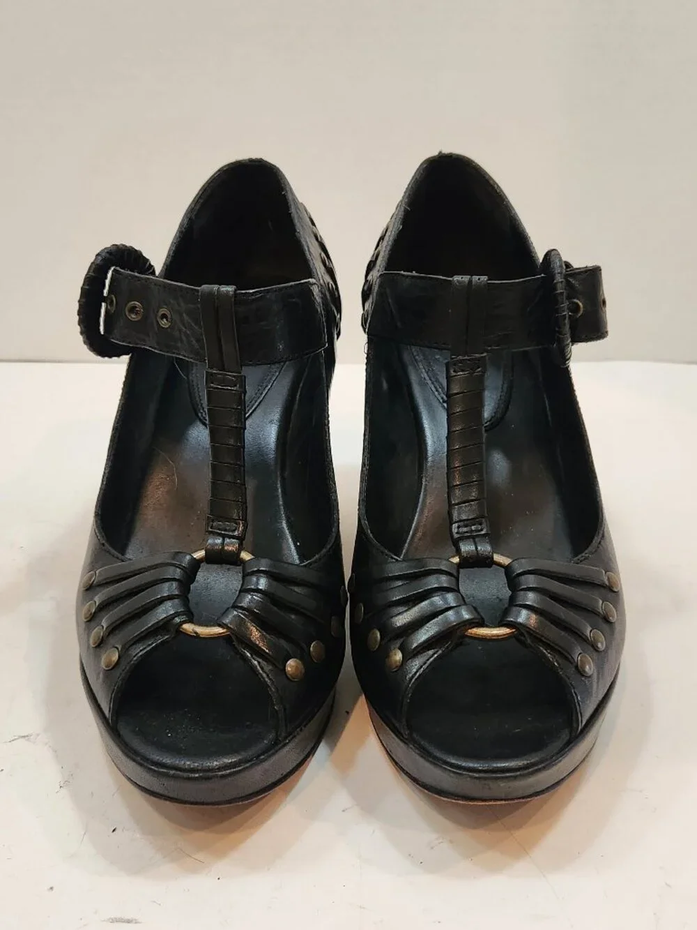 Frye Joy Black Leather Studded T-Strap Platform Sandals Made in Brazil Size 7B